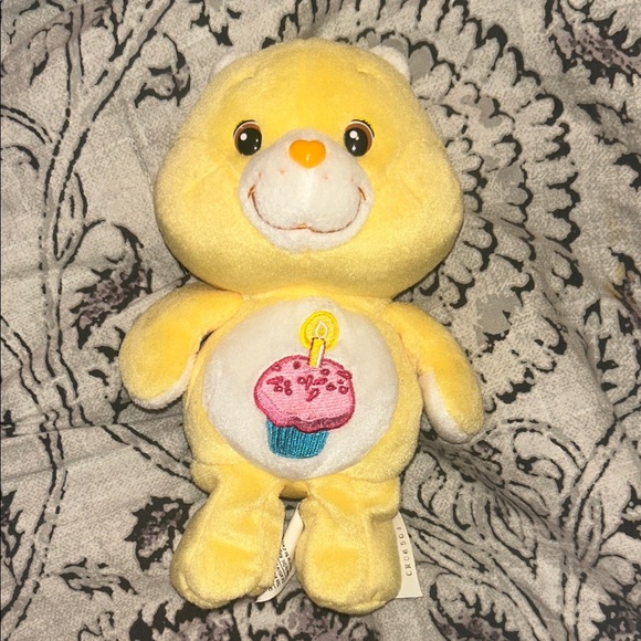 Y2K Care Bears Birthday Bear Yellow Plush Bear with Cupcake Embroidery - Picture 4 of 8
